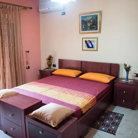 Anna's * Sarandë